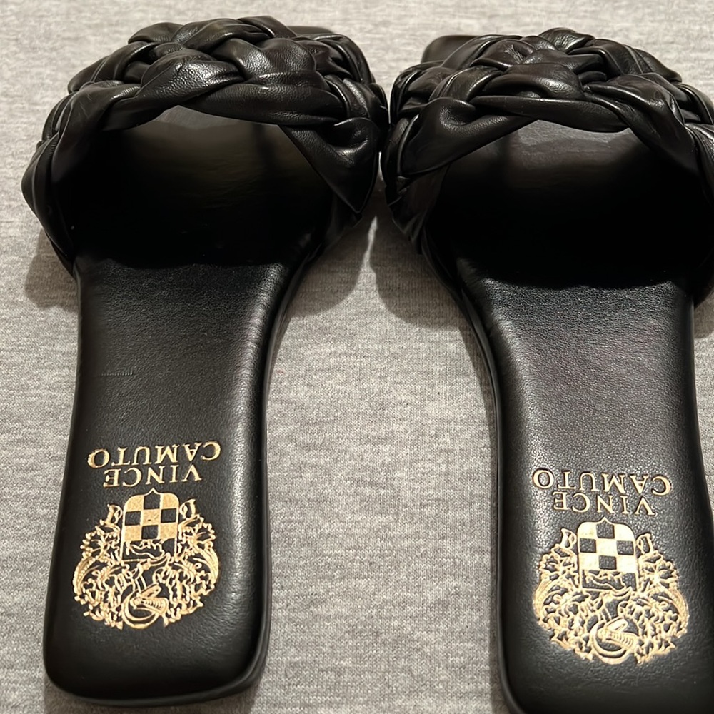 *Nwt* Vince Camuto Antonni Slides - image 5